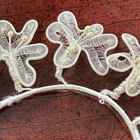 Handcrafted White Floral Headband tierra. wedding band - Picture 6 of 10